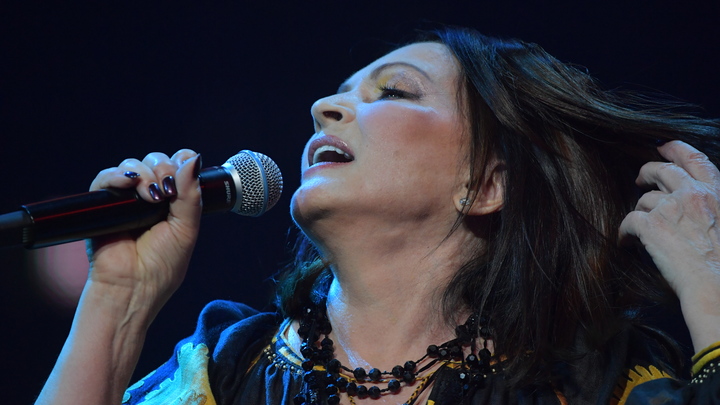 Всё моложе и моложе: Врач объяснил секрет нестареющей Ротару