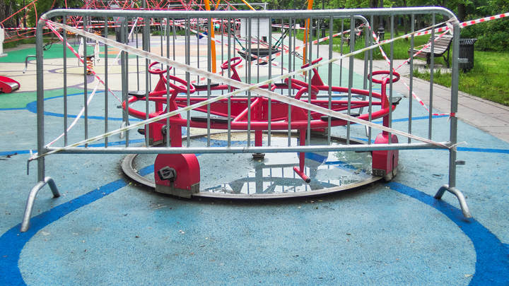 В Нижнем Тагиле подросток сломал позвоночник, попытавшись прокатиться на карусели