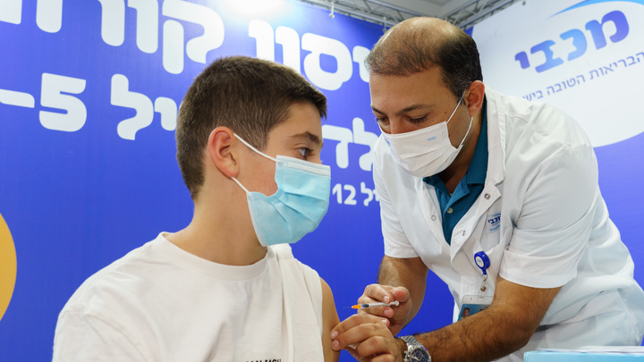 Исследование в Израиле: Когда нужно ревакцинироваться от коронавируса