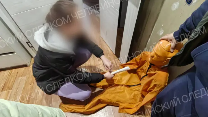 Запрыгнула на спину 19-летнего парня с ножом: копейчанку будут судить за убийство