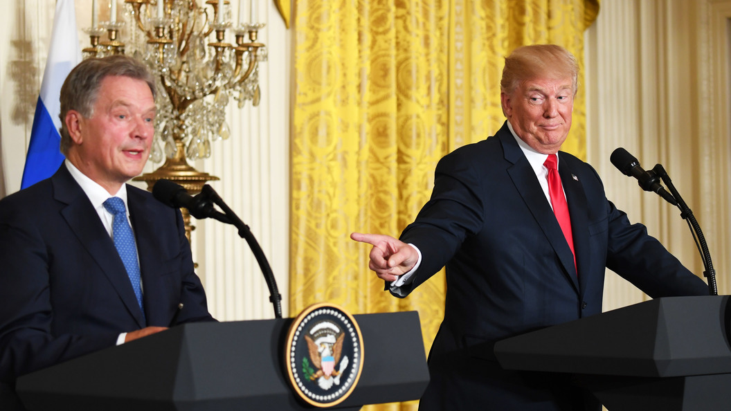Конфуз на пресс-конференции: Трамп перепутал двух журналисток-блондинок Конфуз на пресс-конференции: Трамп перепутал двух журналисток-блондинок
