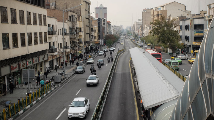 Оранжевая вспышка и неприятный звук: Жителей Тегерана обескуражило непонятное явление