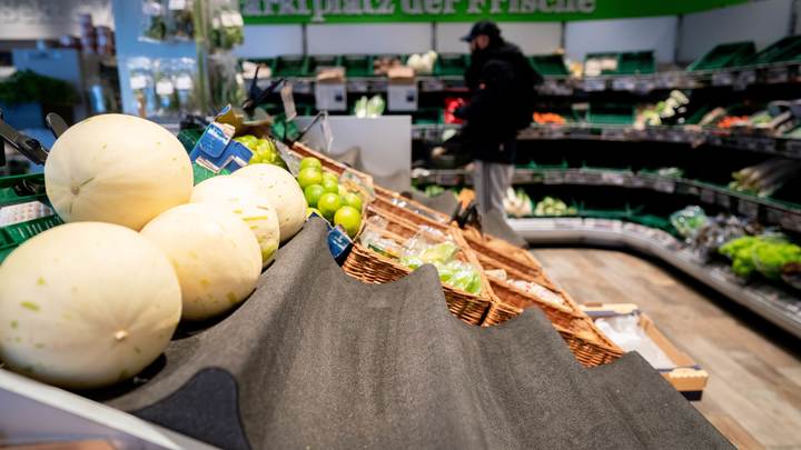 Витязева показала украинца, который устраивает в Москве дефицит макарон