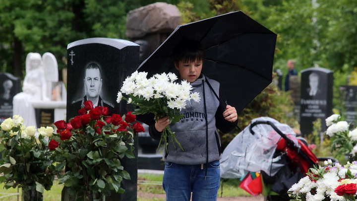 Могила исправит. Смольный объявил конкурс на обслуживание городских кладбищ