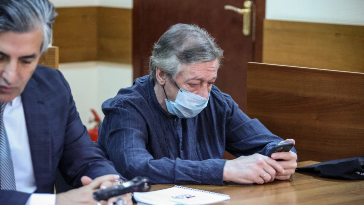 Личные данные не аргумент: суд отказал Ефремову в закрытом процессе по УДО