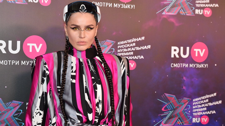 Басте нашли замену: певица Zivert станет новым наставником шоу Голос