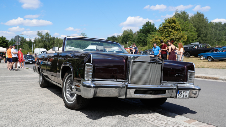 В Новосибирске продаётся автомобиль Бэтмена Lincoln за 385 тысяч рублей