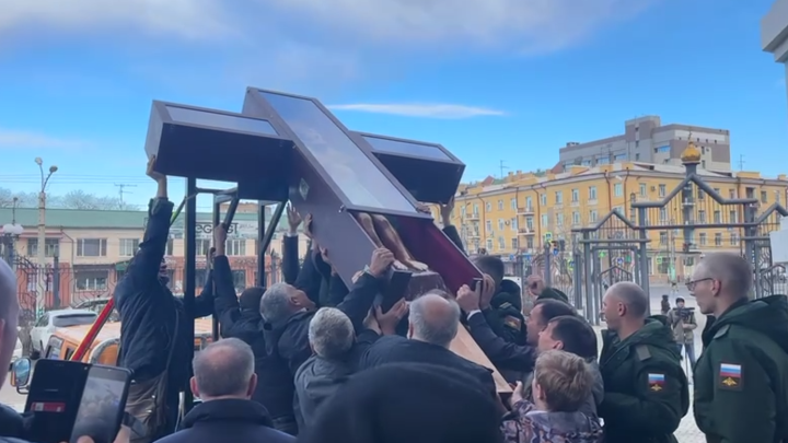 В Чите почти 2 тысячи человек совершили крестный ход с Годеновским крестом