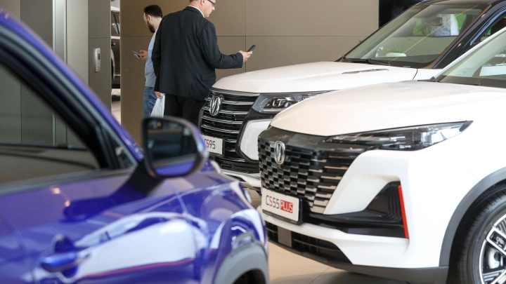 Тройная переплата. Эксперты сравнили цены на китайские автомобили с 2024 годом