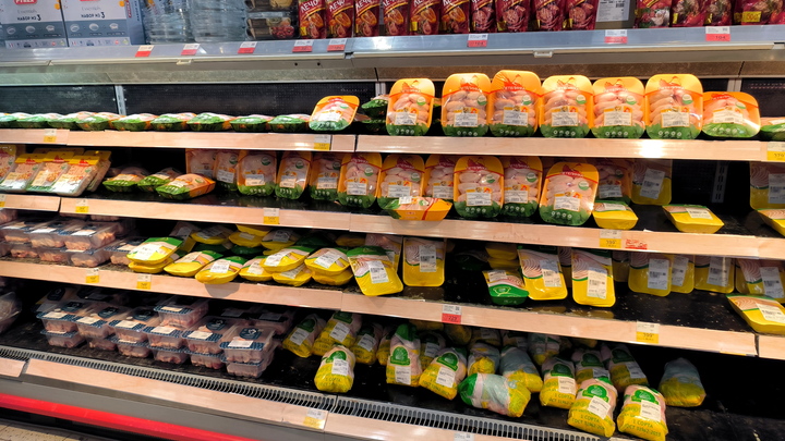 С прилавков магазинов России исчезает курятина: Выяснилось, что происходит