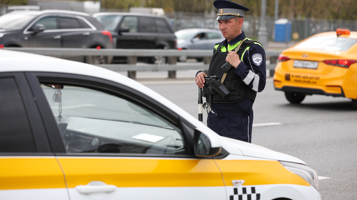 Ограничения для мигрантов ввели в Курской области: Начали с такси