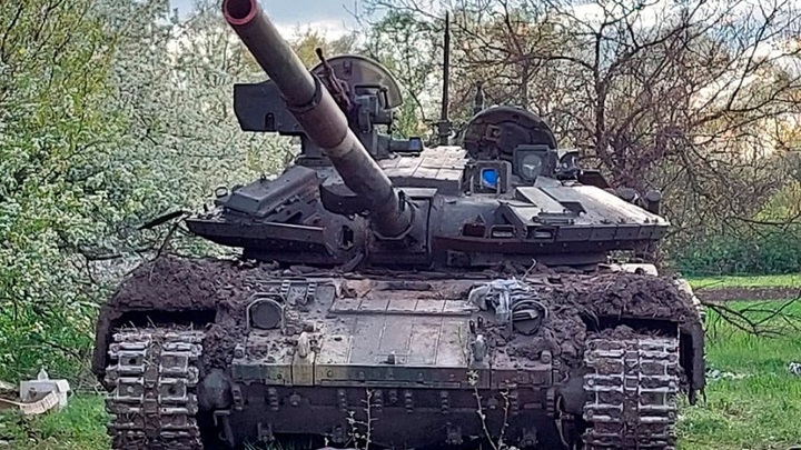 Содержимое шокировало. Бойцы армии России в ходе боя захватили украинский танк Т-64
