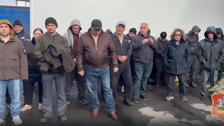 Полиция Подмосковья провела рейд по нелегалам в Мытищах и показала видео