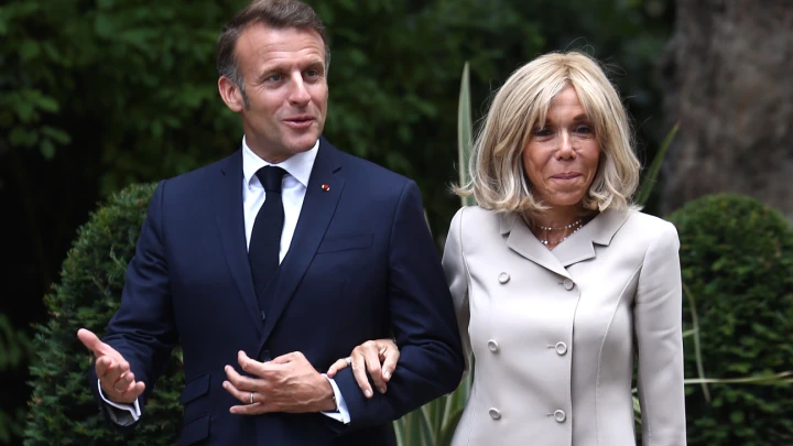 С ним не скучно! - Брижит Макрон выбрала нового премьера и добавила проблем мужу. А Франция побила антирекорд времён Наполеона