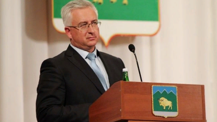 Глава Мостовского поселения Сергей Бугаев досрочно покинул свой пост