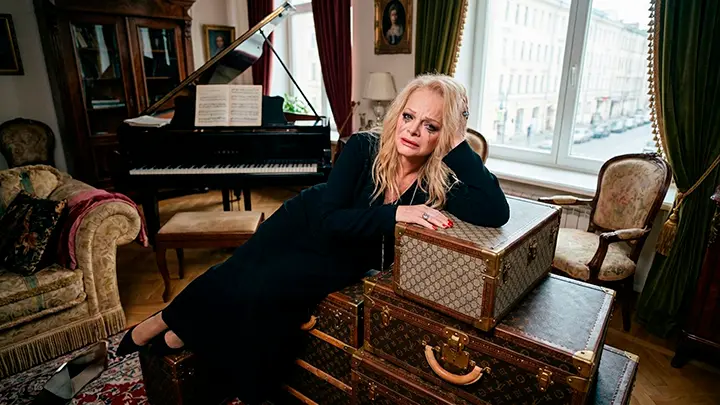 Долина пропала перед заседанием о выселении из квартиры. Юрист указал на ловушку для Лурье