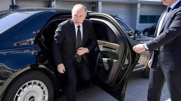Кортеж с президентским Аурусом проехал по центру Новосибирска