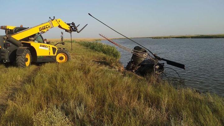 Крушение вертолёта под Ростовом-на-Дону: один человек погиб, один ранен [фото и видео с места ЧП]