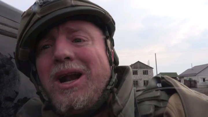 Американский военкор Ланкастер снял момент атаки украинского дрона и свое спасение