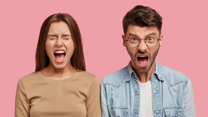 Лютый отрыв в женском белье: Депутат из Петербурга шокировал публику танцем на Вахте памяти