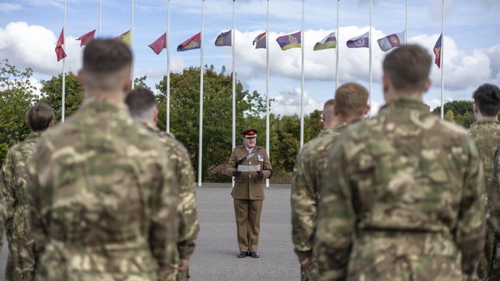 С русскими воюйте сами: Британская армия разбегается