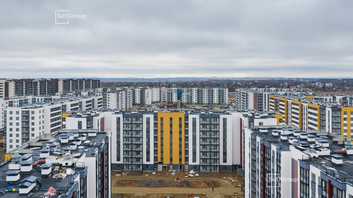 Жители ЖК «Солнечный город» в Петербурге жалуются на запах канализации