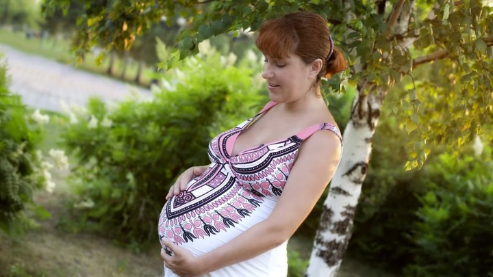 В Кузбассе беременная женщина испугалась, что без прививки её не пустят в роддом