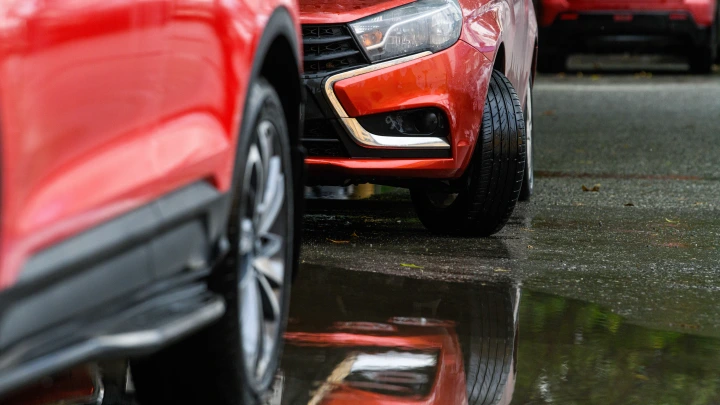 АвтоВАЗ бесплатно устранит дефект руля на Lada Vesta после массовых жалоб