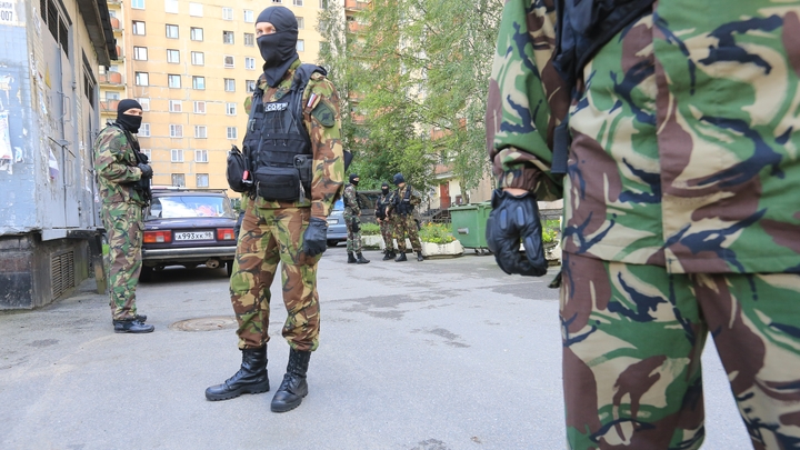 Штурмовали дом в противогазах: начальник отдела продаж фирмы в Екатеринбурге оказался наркоторговцем