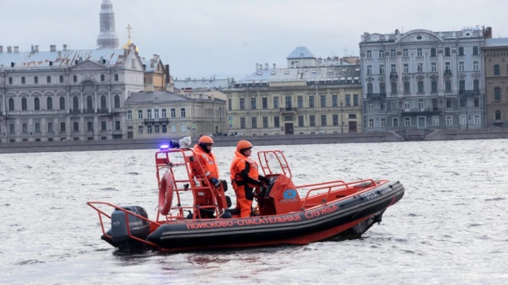 В Каменске-Уральском люди по улицам стали передвигаться на лодках