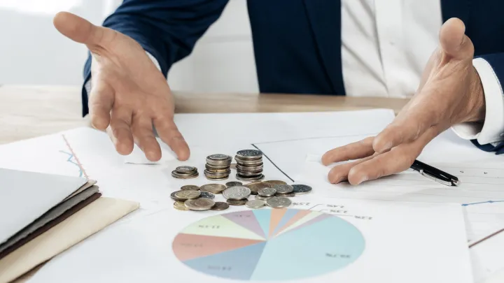 Эксперты раскрыли особенности расчета зарплаты при уходе в отпуск в мае