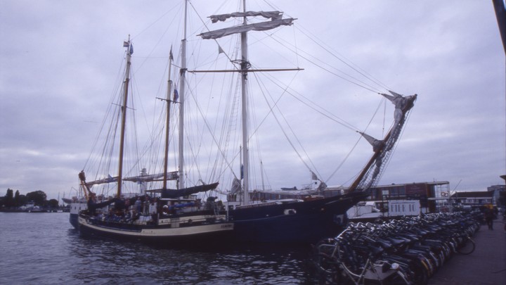 Судно с русской нефтью зашло в порт Роттердама. Санкции, говорите?