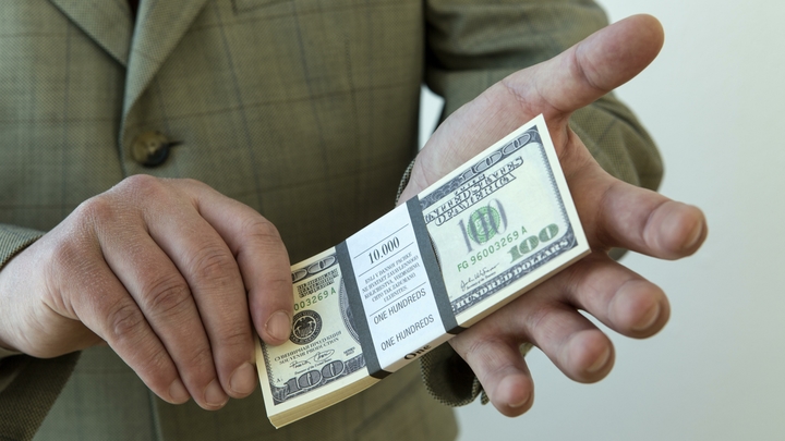 Превратили Россию в вахтовый посёлок: Делают деньги, а живут за бугром