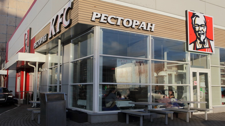 Тапки с жареной курицей - за $60: Стала известна самая модная новинка весеннего сезона