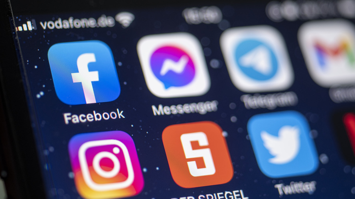 Теряют хватку: Русские подметили, о чём молчат западные СМИ после сбоя соцсетей