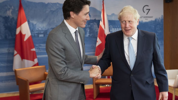 Чем меряются на G7 мальчики большой политики: Нескромный разговор попал под камеры