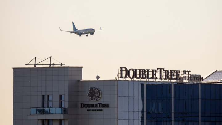 Ледяной дождь во Внукове: Самолёты не могут подъехать к трапам