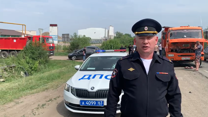 Под Самарой столкнулись две легковушки и КАМАЗ. Погибла женщина-пешеход