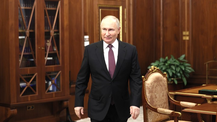 Путин с улыбкой ответил на вопрос, почему среди губернаторов нет женщин