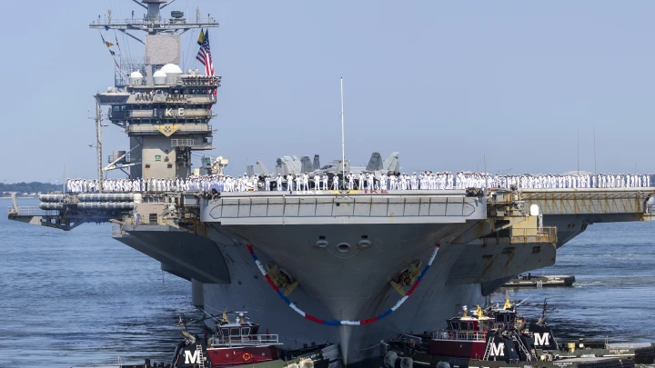 Неуязвимость флота США оказалась под вопросом: Как инцидент с авианосцем USS Eisenhower ударил по репутации американцев