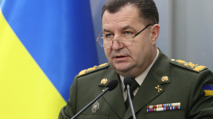 Порошенко принял рапорт Полторака. Пранкеры заранее предсказали уход министра обороны Украины