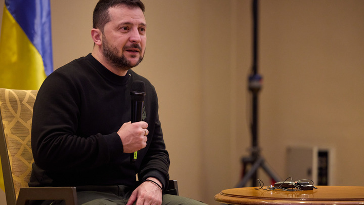 Дмитрий Быков* сравнил Зеленского с киногероем - и породил сомнения в собственной адекватности