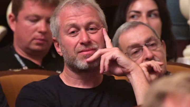 Абрамович неожиданно загрустил по России: Миллиардер пытается улучшить репутацию через иноагентов