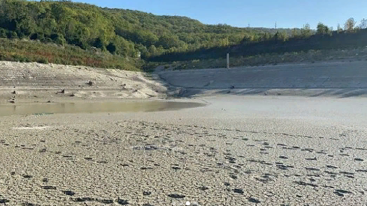 В Геленджике из-за полного осушения Церковного озера вводят подачу воды по графику