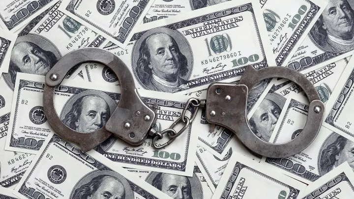 Полиция поймала банду во главе с 45-летней челябинкой, которая похищала выплаты бойцов СВО