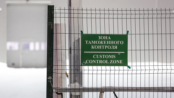 В Сочи таможенники задержали TANK с забитым сигаретами колесом