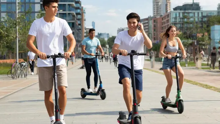 Введение штрафов за самокаты в парках и скверах отложено в Челябинской области