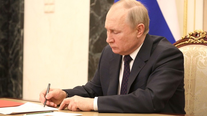 Путин подписал указ о новых выплатах: кто будет получать деньги