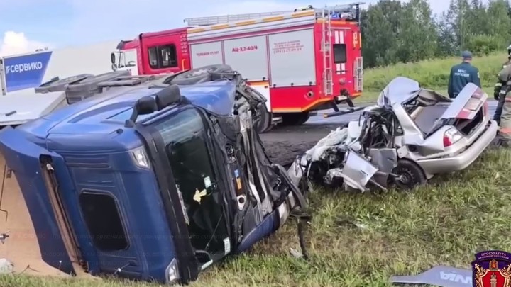 Пятеро погибших в ДТП в Красноярском крае ехали с похорон друга