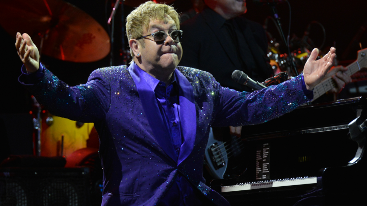 Русские власти объявили войну содомитским фондам Элтона Джона